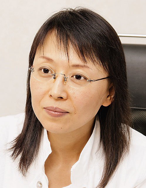 chinese woman with glasses and white shirt